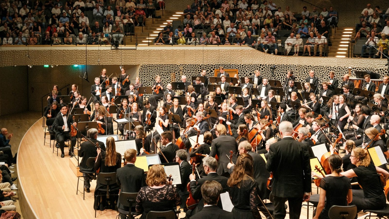 Čaikovskio konkurso laureatė Akiko Suwanai atvyksta į Vilnių: koncertas Filharmonijoje spalio 29 d.