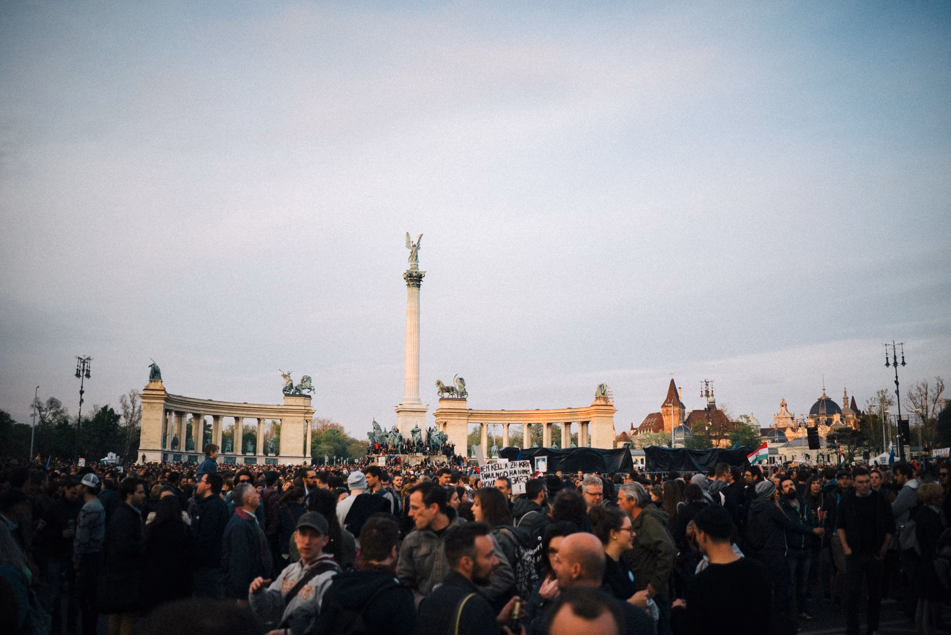 Jau 196-asis Pirmadienio mitingas spalio 12 d. 18:30 val. Vilniaus Katedros aikštėje, prie Lietuvos didžiojo kunigaikščio Gedimino paminklo!