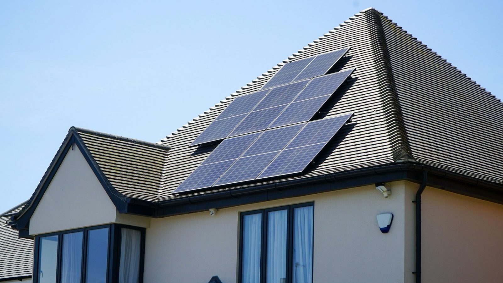 Saulės elektrinėms, šilumos siurbliams ir elektromobiliui – iki 50 tūkst. eurų paskola gyventojams