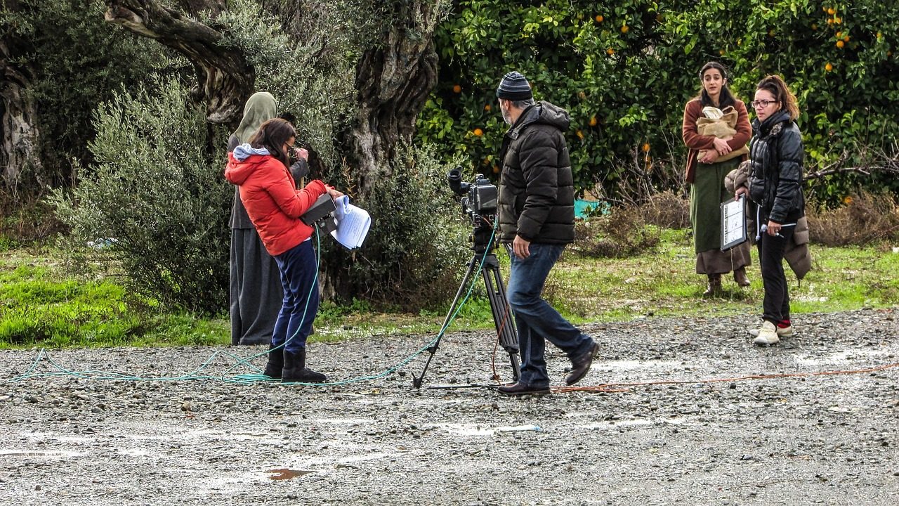 Serialo „Už tėvo nuodėmes“ filmavimai Vilniuje: parkavimo ribojimai ir šūviai Markučiuose spalio 11 d.